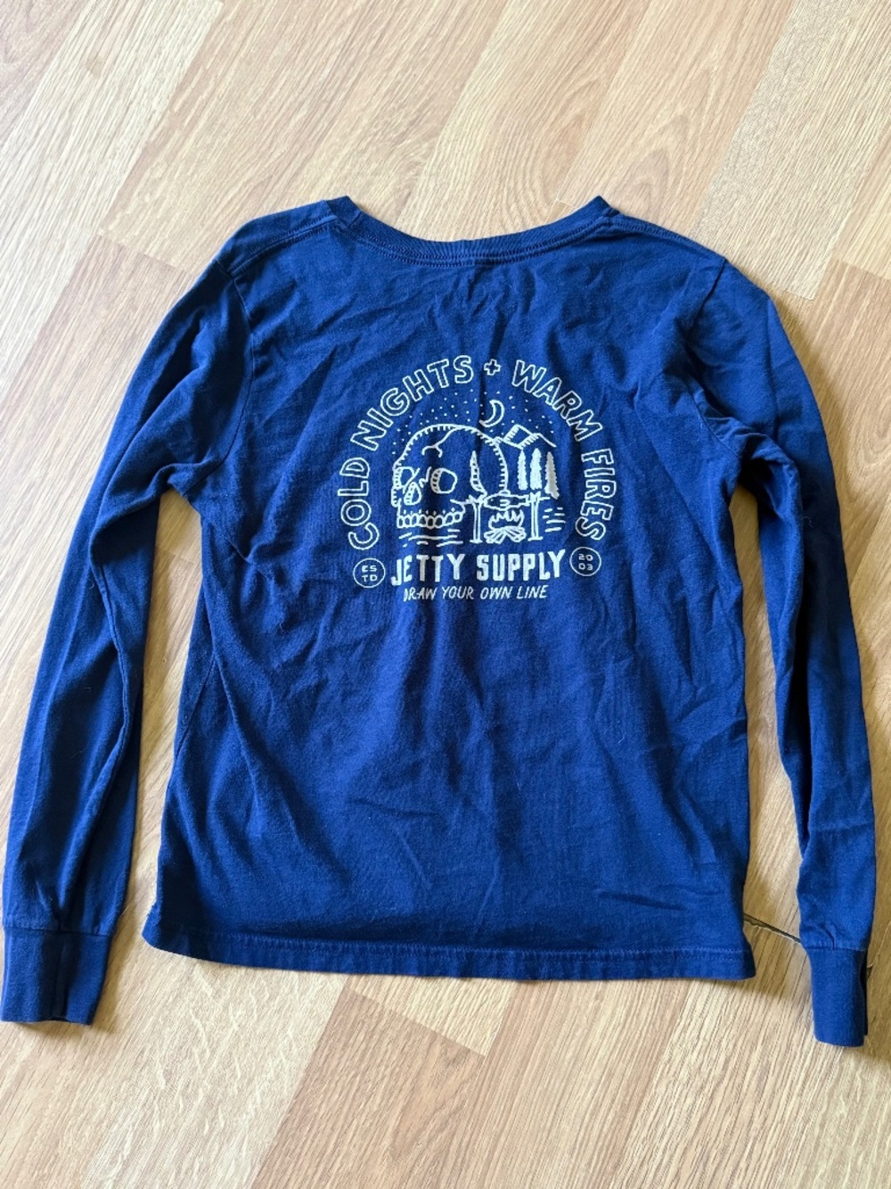 Jetty skull cold nights warm fires shirt youth large YL